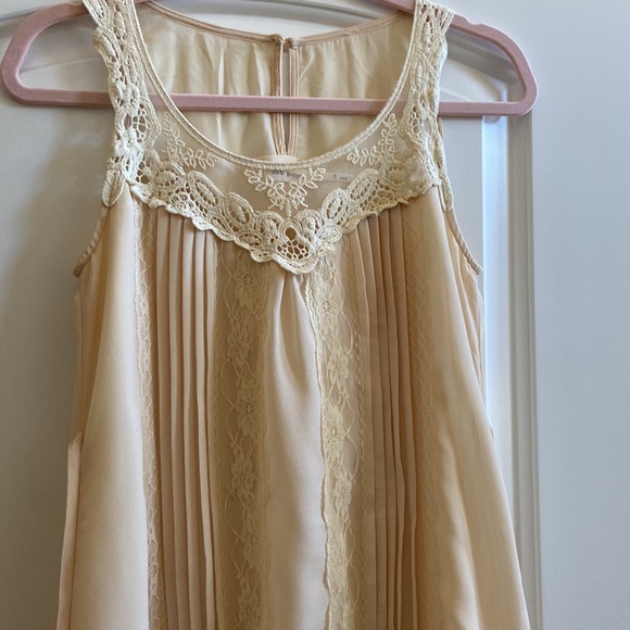 Beautiful nude coloured dress in size S - Picture 3 of 11